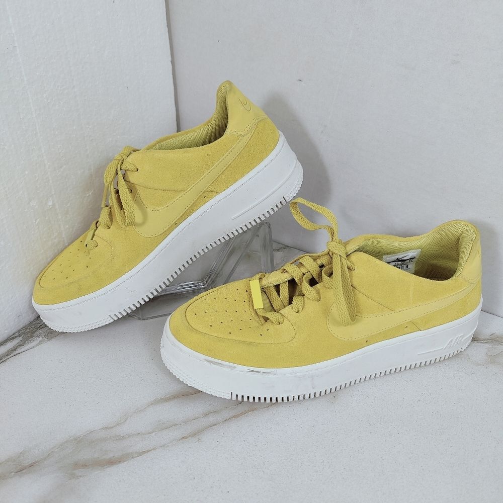 Nike Women's Air Force 1 Sage Low 'Celery' Sneakers Tennis Shoes, Sz 10 - Picture 3 of 11